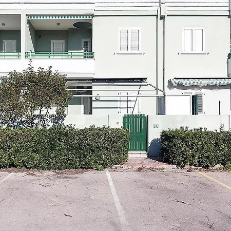 Apartment Beachfront Beats Baia Verde, Relax E Party In Spiaggia Dalla Tua A *